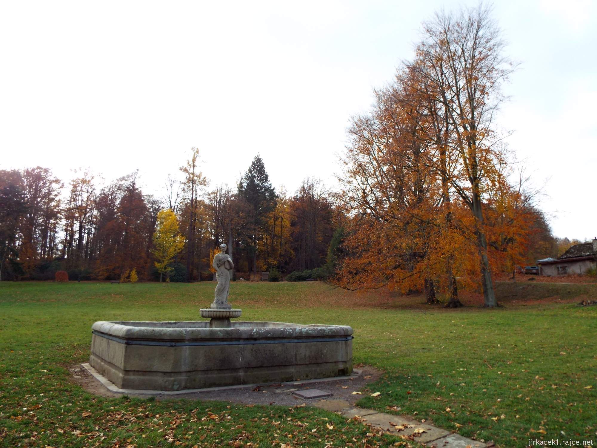 Letohrad - zámek 25 - zámecký park - Kašna s nymfou z roku 1837