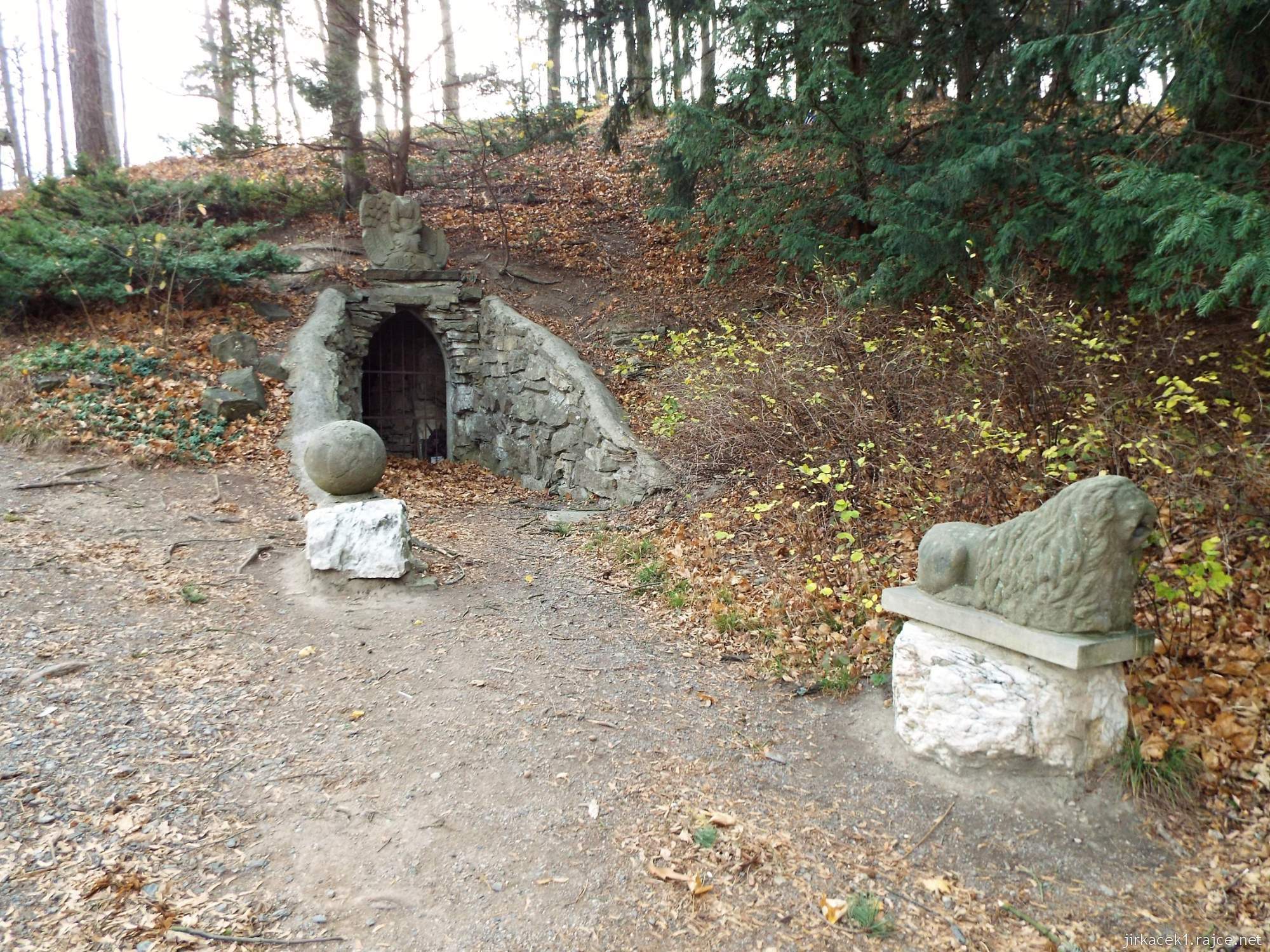 Letohrad - zámek 48 - zámecký park - umělá jeskyně