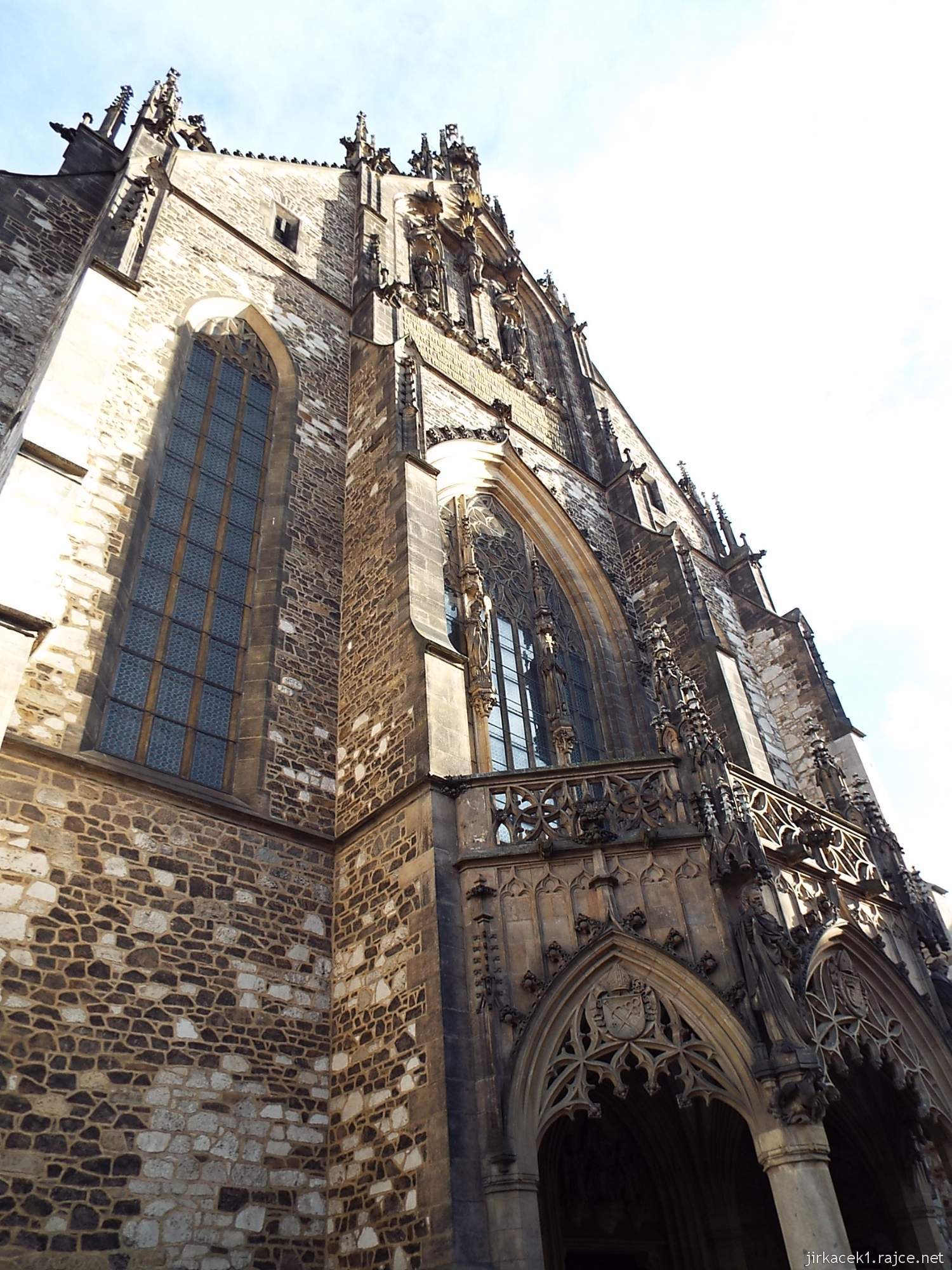 Brno - Katedrála sv. Petra a Pavla 08 - průčelí katedrály