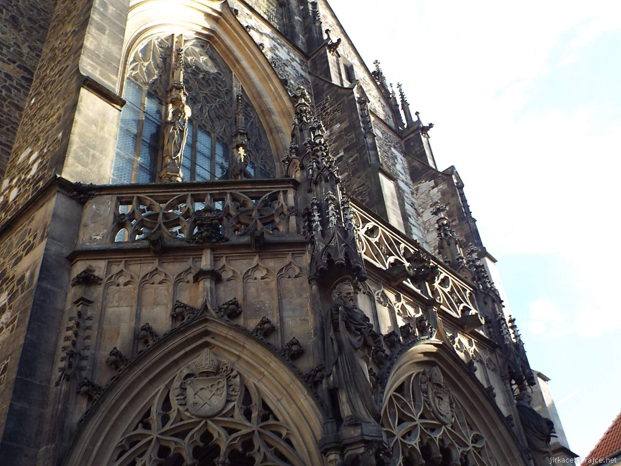 Brno - Katedrála sv. Petra a Pavla 09 - průčelí katedrály