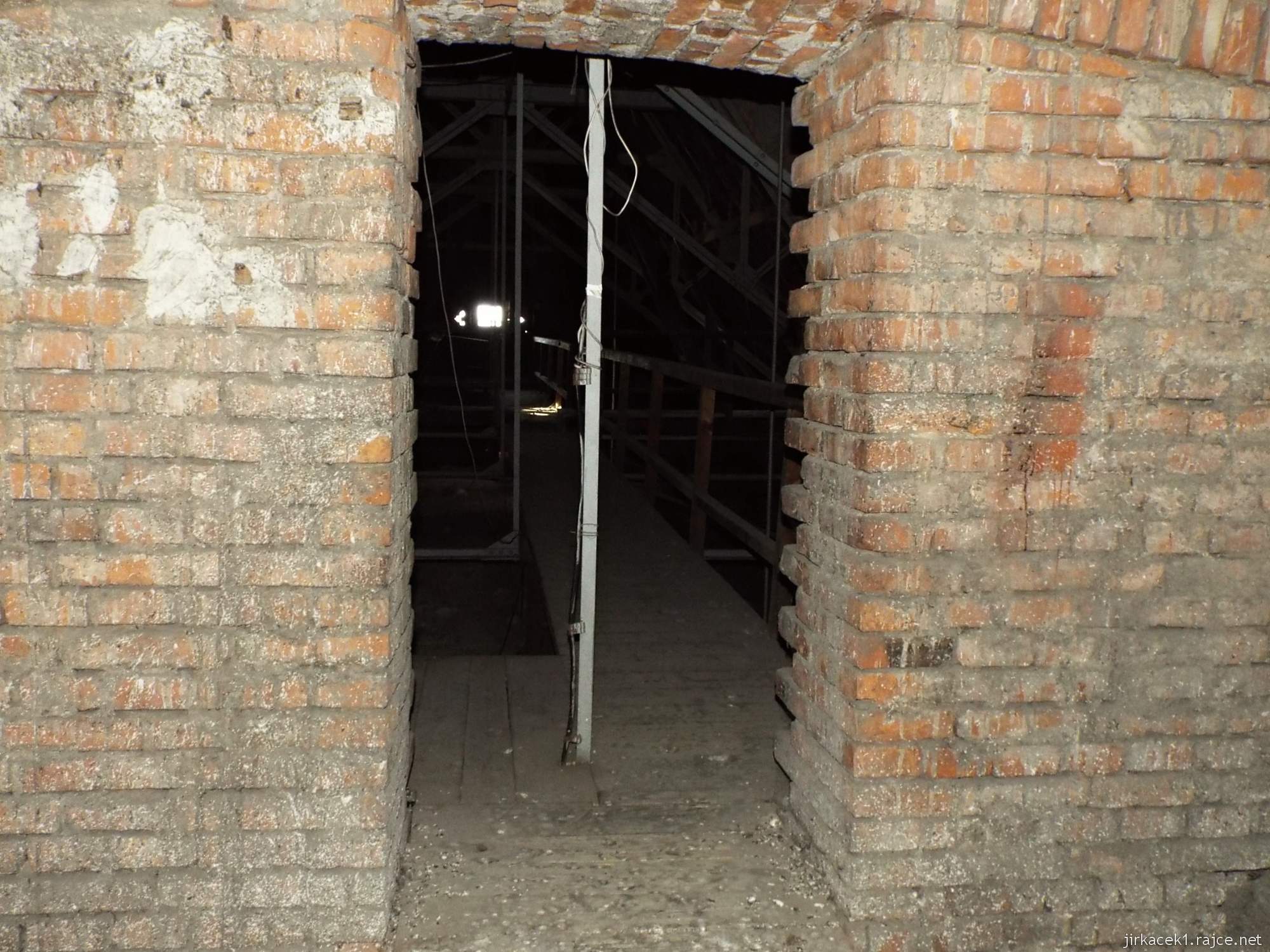 Brno - Katedrála sv. Petra a Pavla 32 - průchod do druhé věže