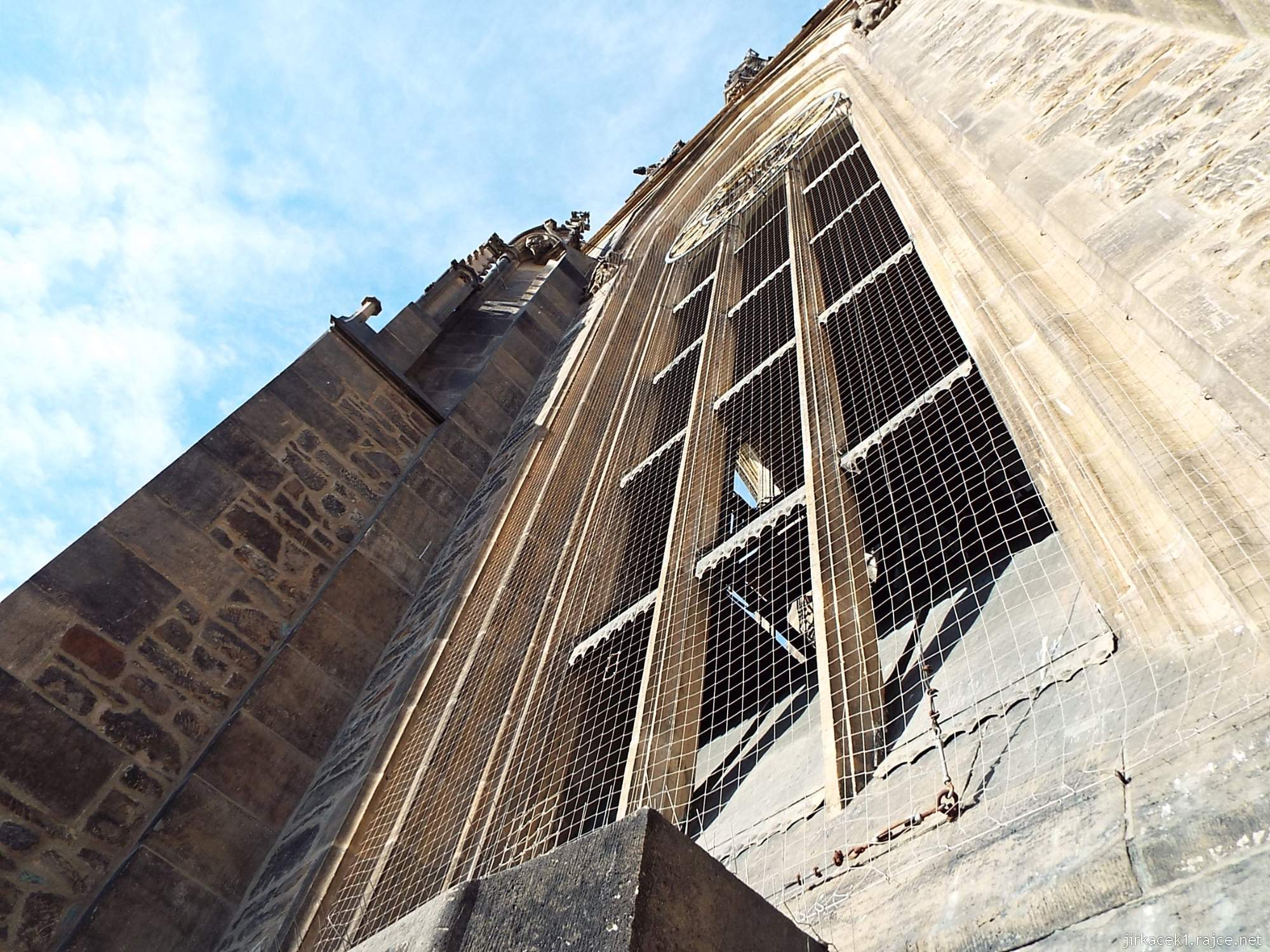 Brno - Katedrála sv. Petra a Pavla 34 - okna se zvony