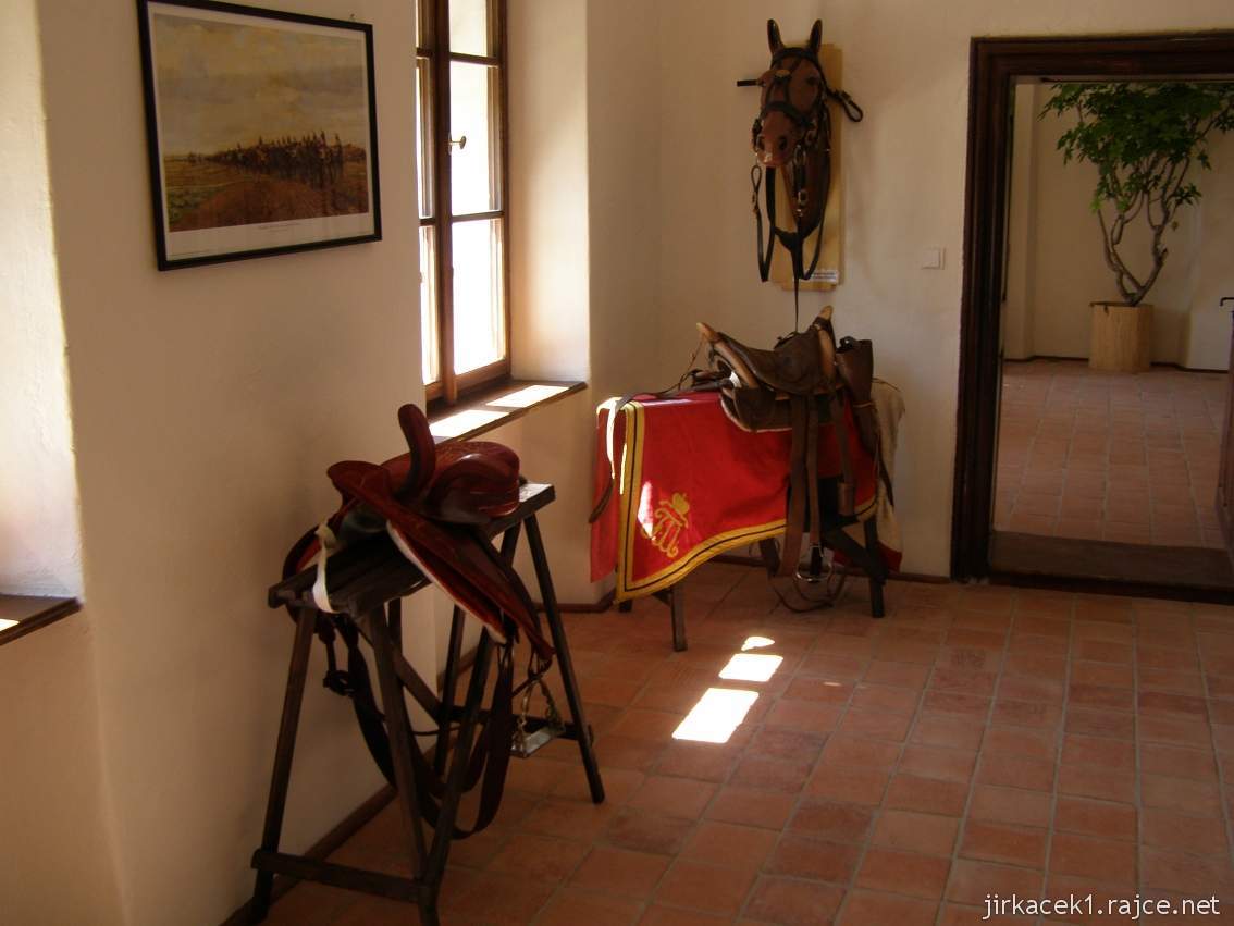 Kovalovice - Stará pozořická pošta či Stará kovalovická pošta - koňské sedla v muzeu