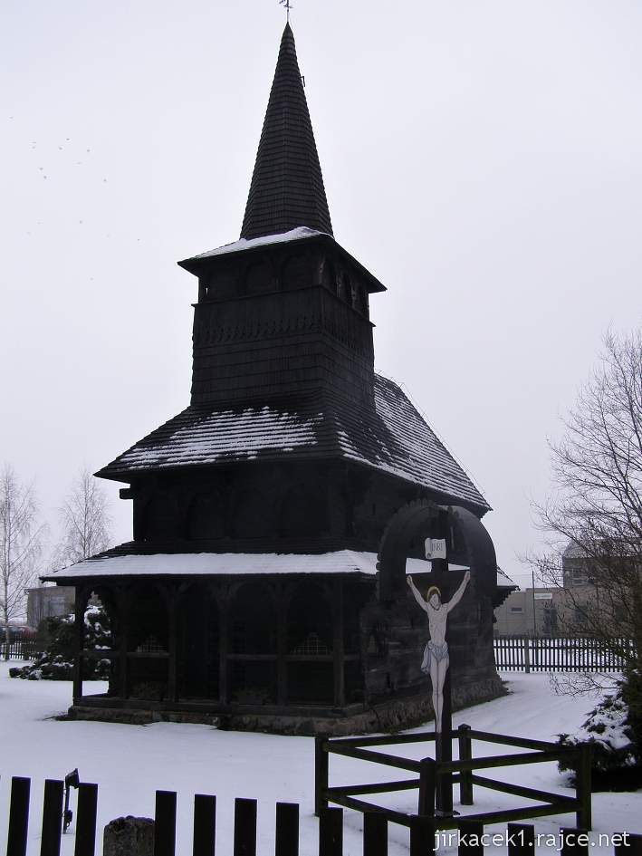 Dobříkov - dřevěný kostel Všech svatých - čelní pohled