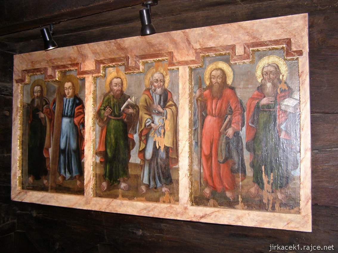 Dobříkov - dřevěný kostel Všech svatých - interiér - obrazové ikony na boční stěně
