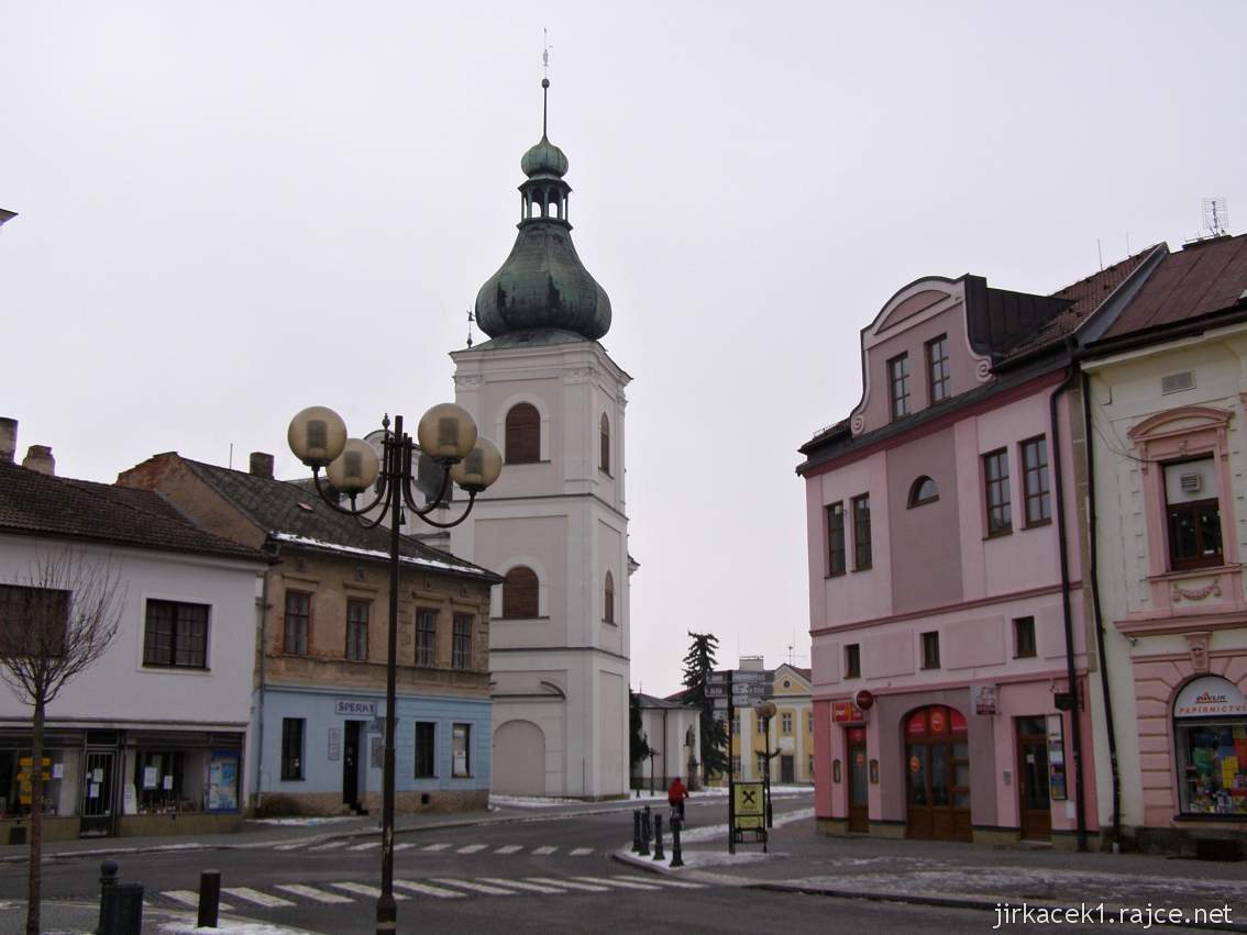 Choceň - Tyršovo náměstí - měšťanské domy a zvonice kostela