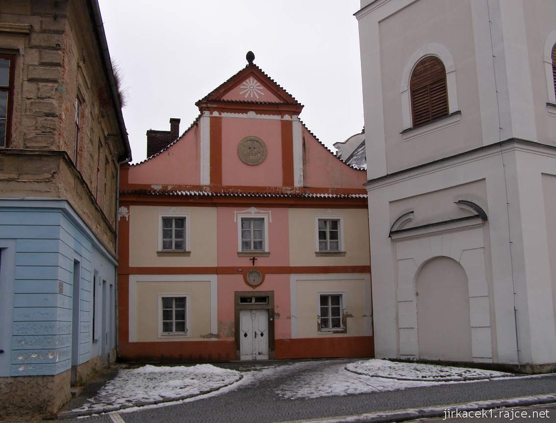 Choceň - kostel sv. Františka Serafínského a zvonice - dům špitálek