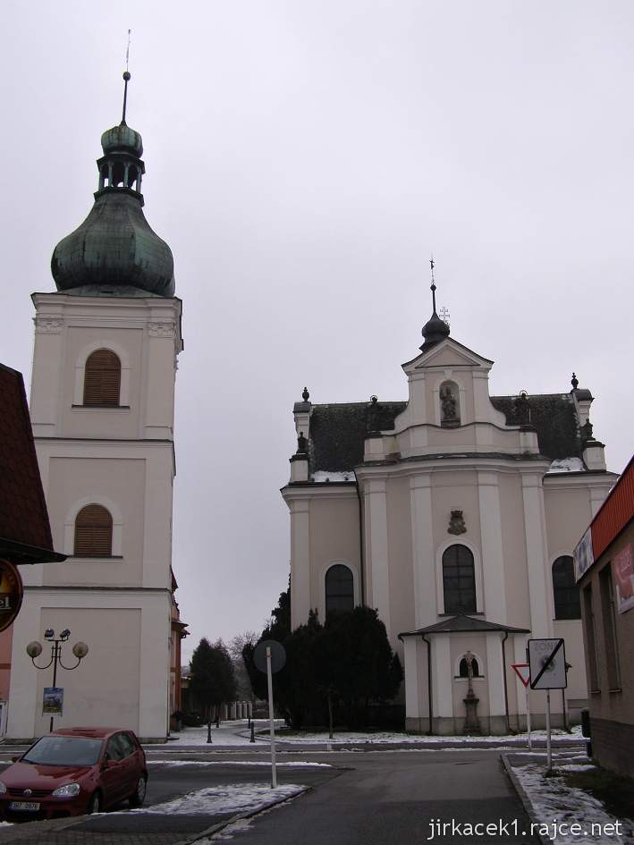Choceň - kostel sv. Františka Serafínského a zvonice - zadní pohled