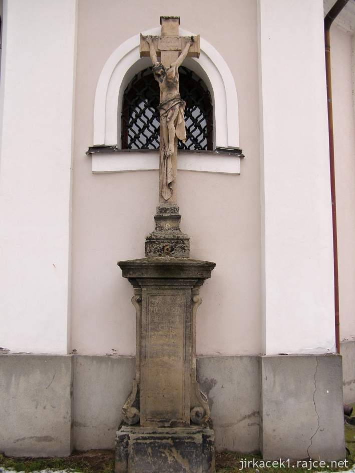Choceň - kostel sv. Františka Serafínského a zvonice - kříž s Kristem