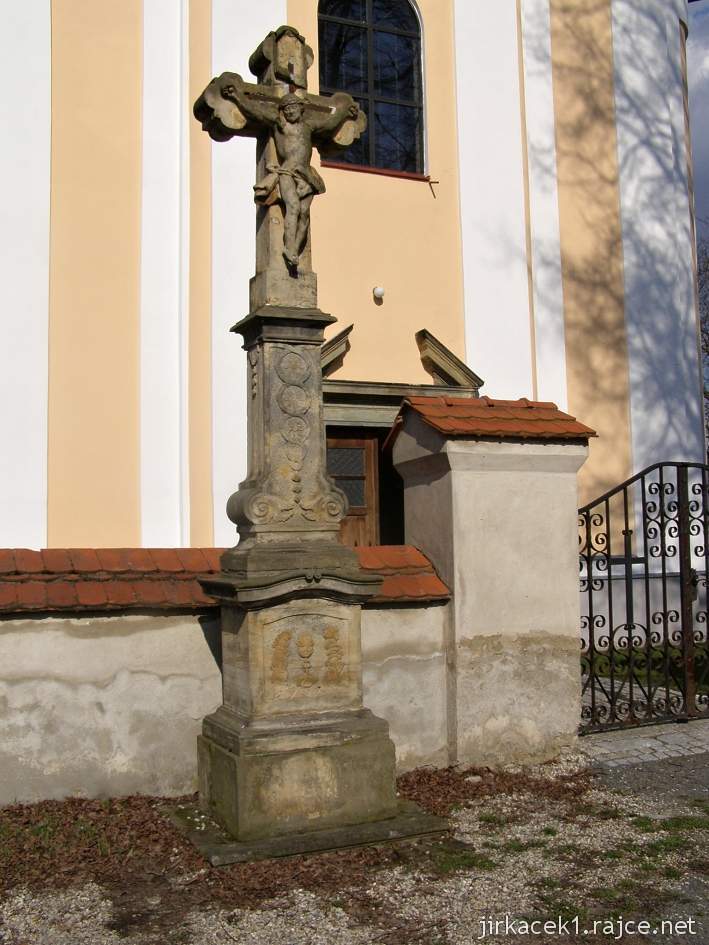 Štarnov -  kostel sv. Mikuláše - kříž s Kristem