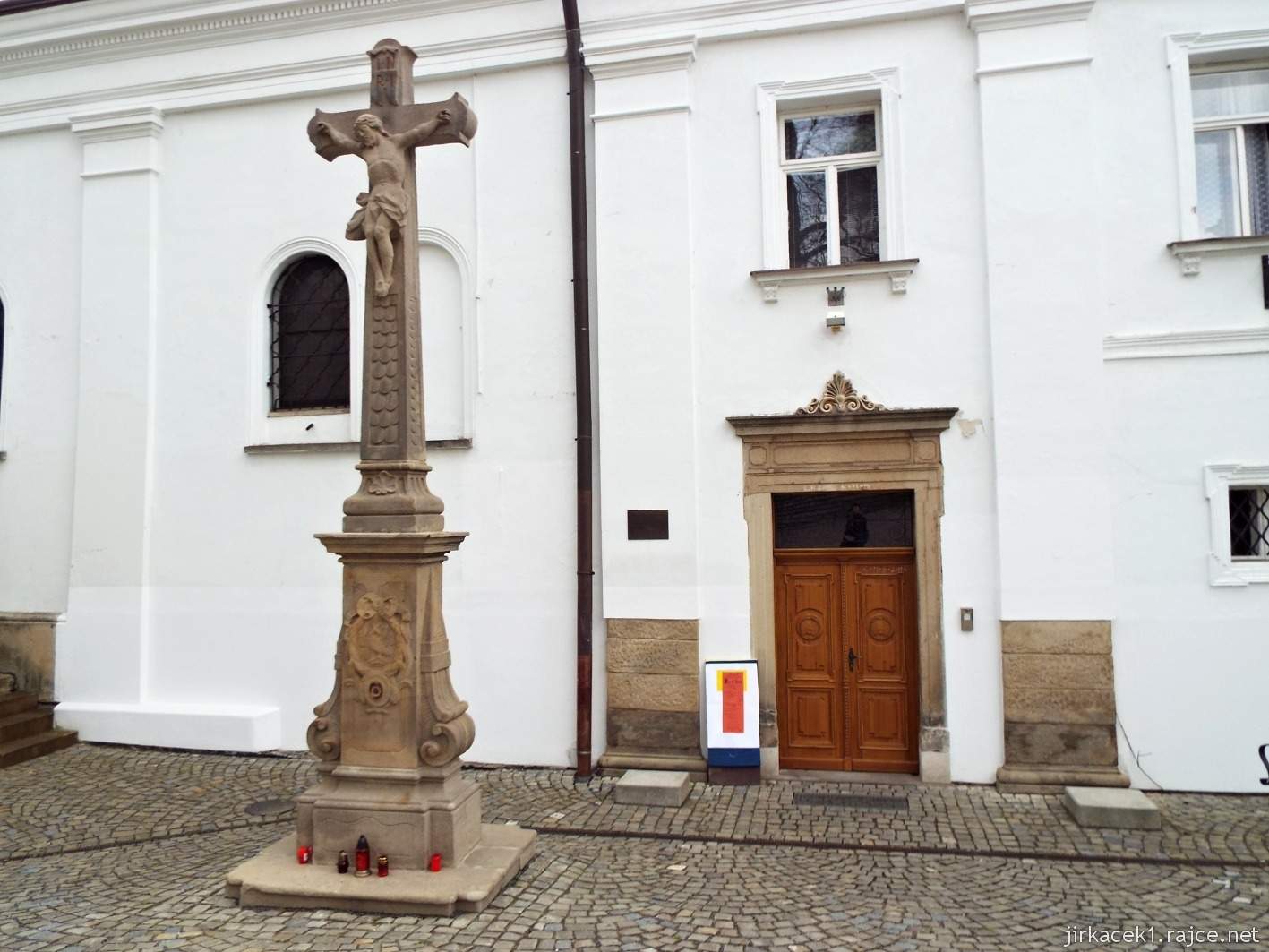 Vsetín - kostel Nanebevzetí Panny Marie - kříž