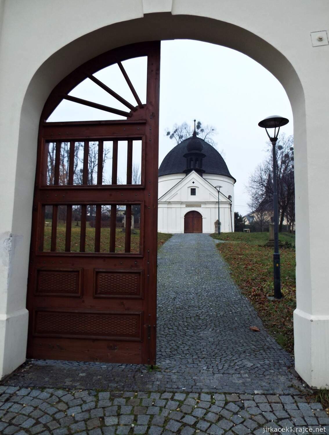 B - Fulnek - kaple sv. Rocha a Šebestiána 04 - vstupní brána