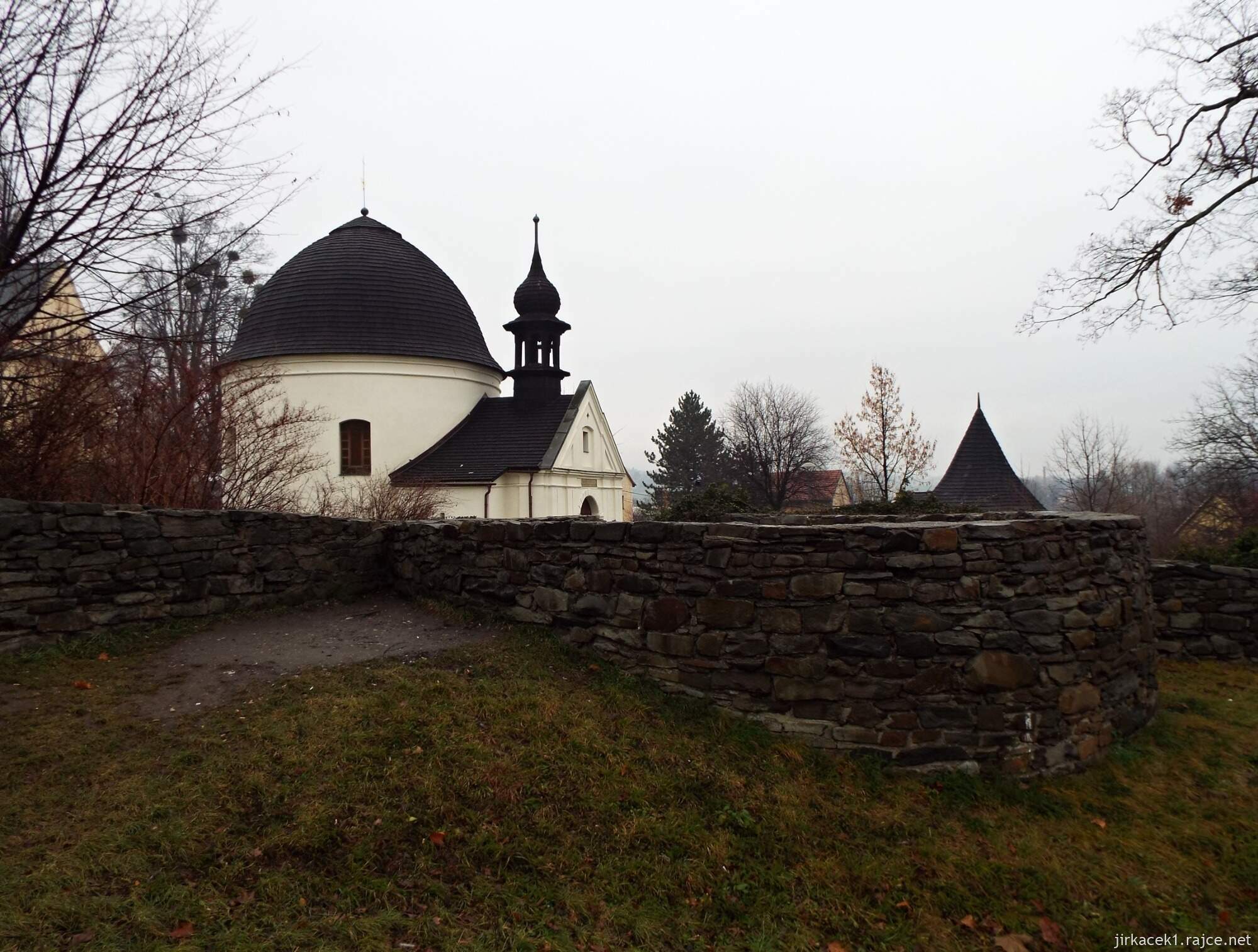 B - Fulnek - kaple sv. Rocha a Šebestiána 26 - ohradní zeď