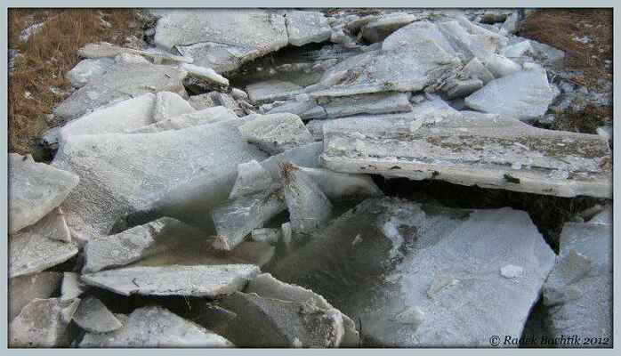 Ledové kry na řece Šporce