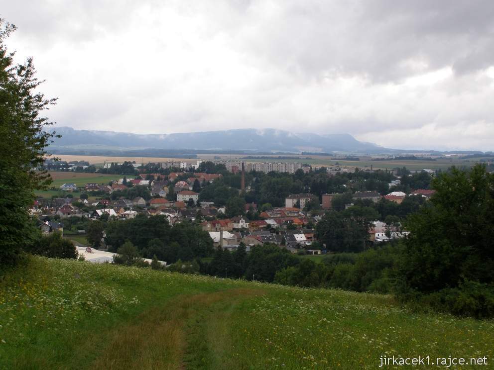 Rozhledna Pastýřka u Moravské Třebové - rok 2010 - výhled na město ze sjezdovky