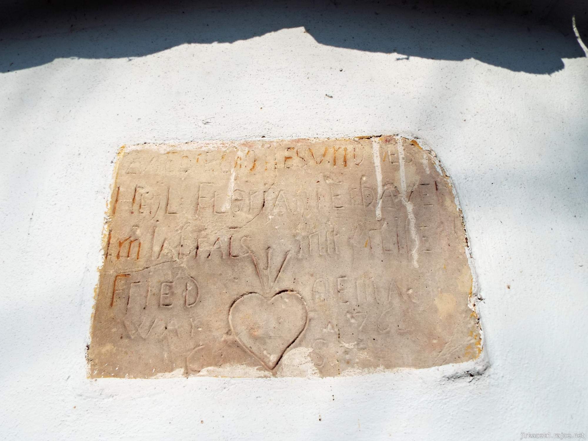 Víska - kaple sv. Floriána 06 - kamenná deska na památku smíru s pruskými vojsky roku 1763