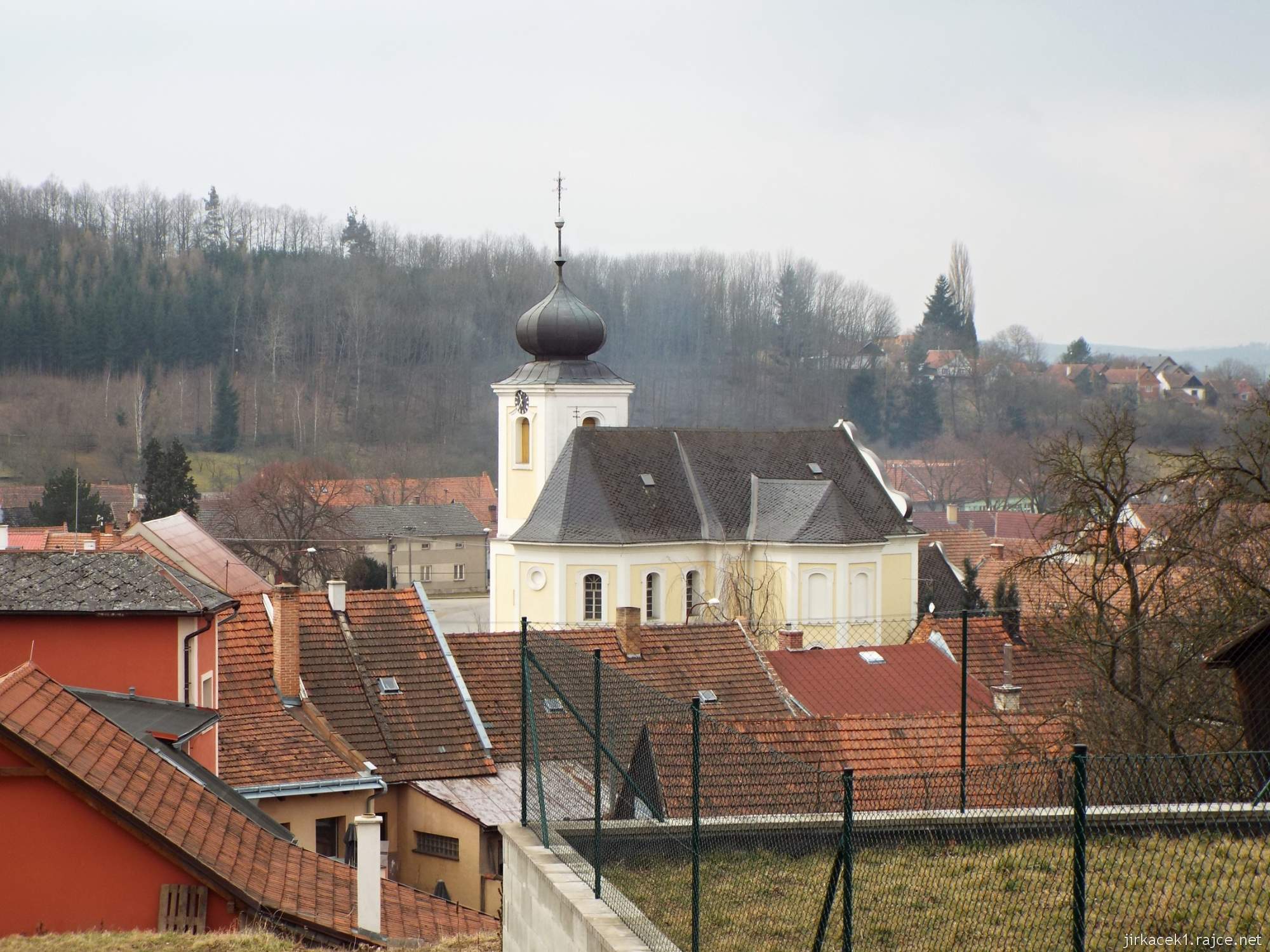 Jaroměřice u Jevíčka - kostel Všech Svatých - pohled od zámku