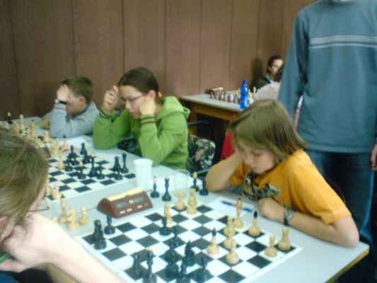 1. liga mladšího dorostu (Vlašim, 26. - 27. 4. 2008) - Poslední tři šachovnice
Robin Hrdina
Adéla Nguyenová 
Já, Patrik Pýcha