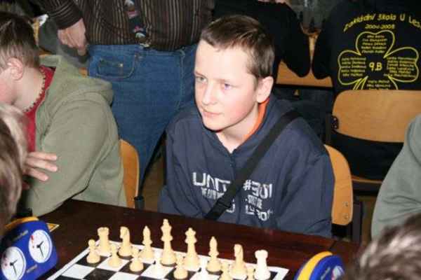MČR škol (Olomouc, 9. - 10. 4. 2008) - Lukáš Jelínek uhrál na 1. šachovnici 2 body
Všimli jste si těch dětských hodin?