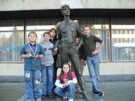 Mistrovství Čech mládeže (Seč, 25. 10. - 1. 11. 2008) - Se sochou je fotka zajímavější