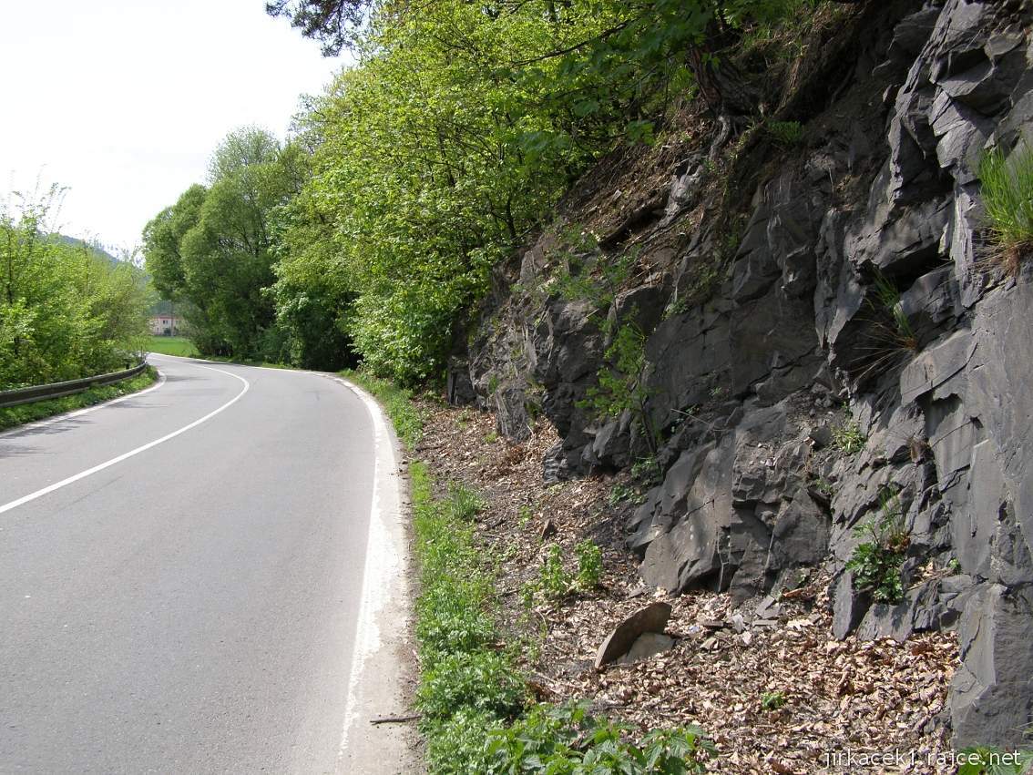 Žimrovická skála - skála u silnice Žimrovice a Hradec nad Moravicí
