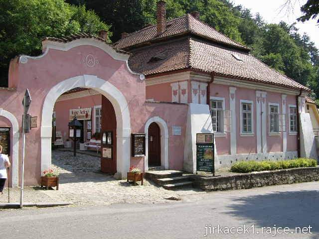 muzeum betlémů Karlštejn 01 - celkový pohled na budovu