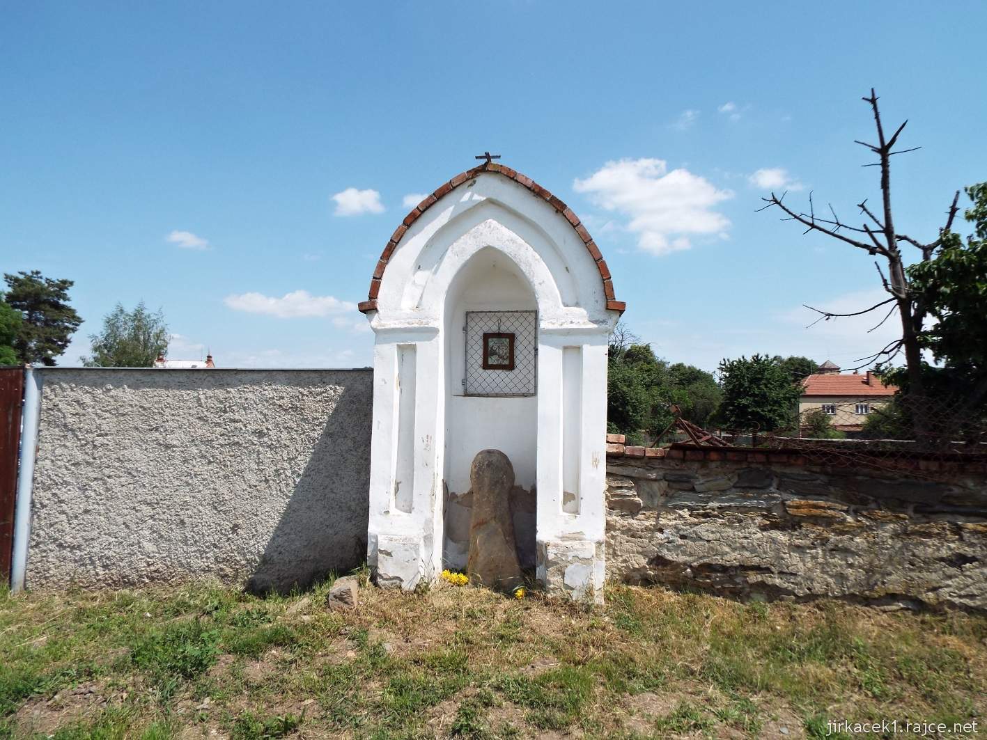 Cholina - kaple sv. Cyrila a Metoděje a smírčí kříž