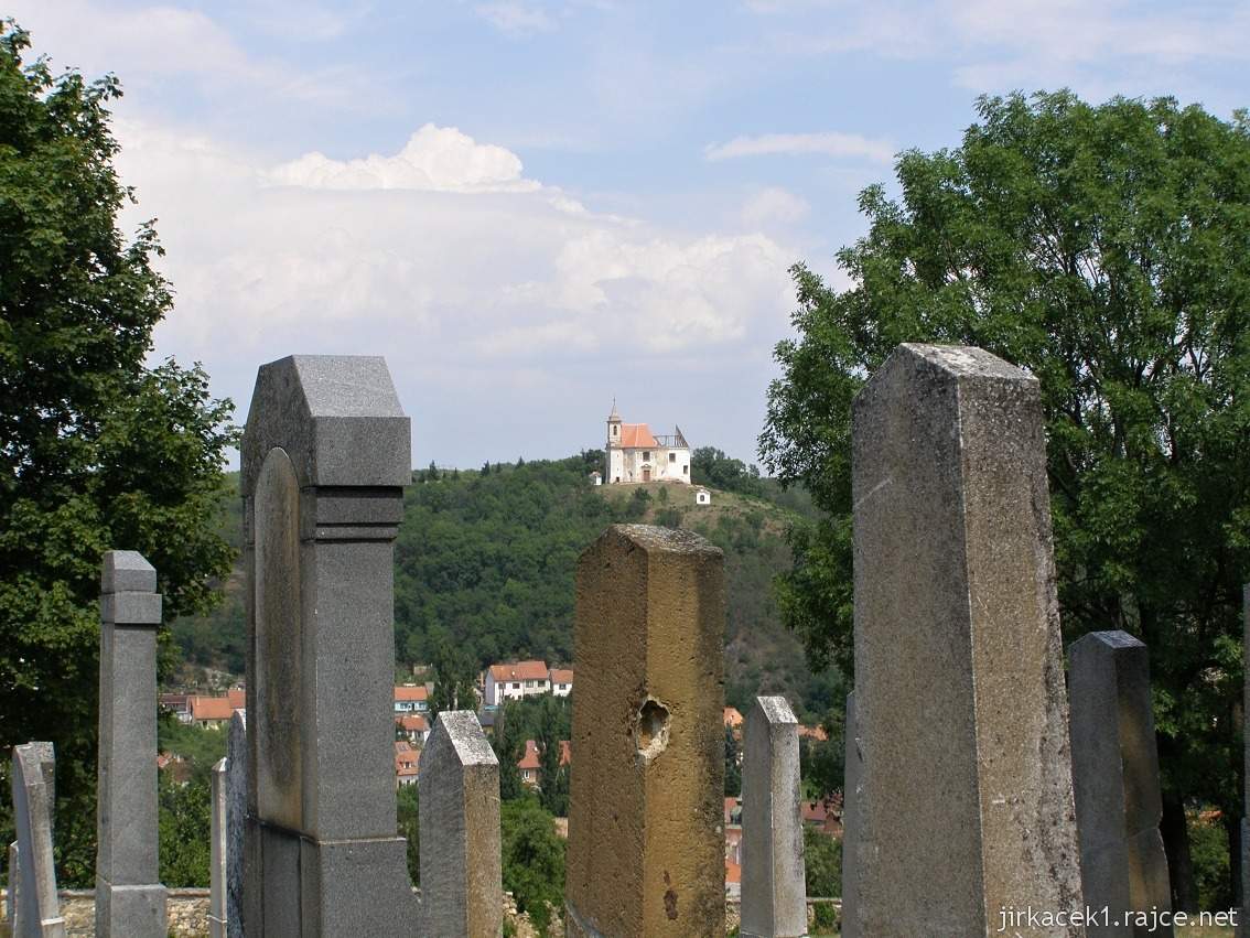Dolní Kounice - Kaple sv. Antonína - pohled ze židovského hřbitova