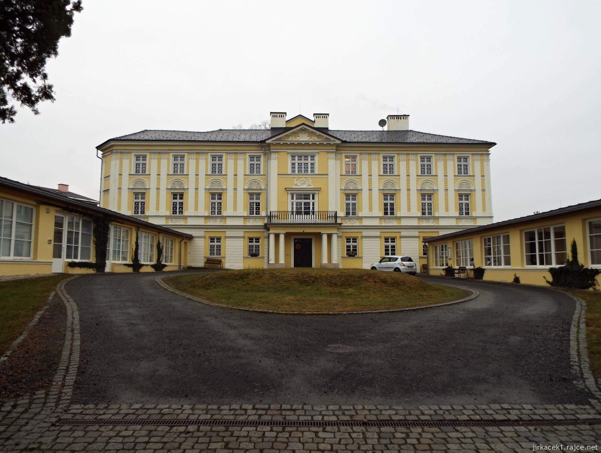 D - Fulnek - vila Loreta 02 - čelní pohled na vilu