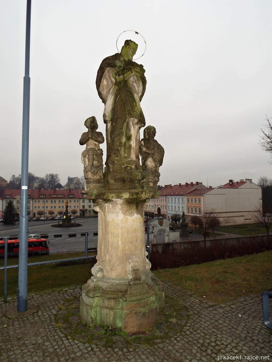 I - Fulnek - kostel Nejsvětější Trojice 17 - sousoší sv. Jana Nepomuckého před kostelem