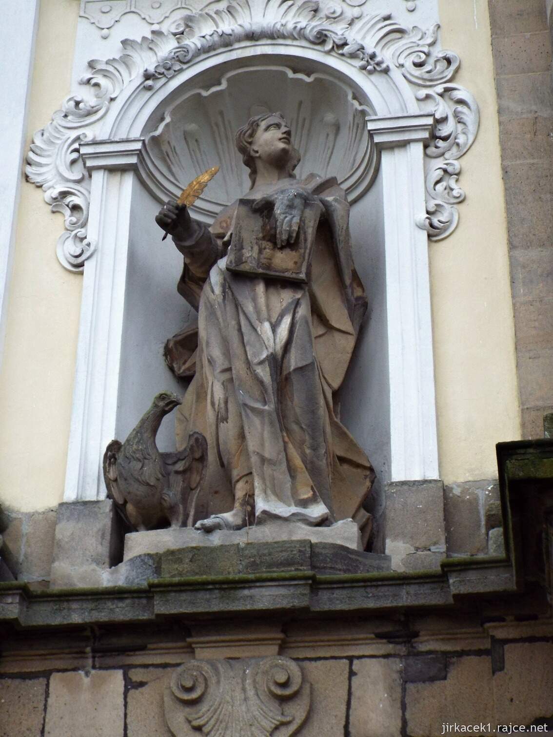 I - Fulnek - kostel Nejsvětější Trojice 25 - průčelí kostela - socha sv. Jana