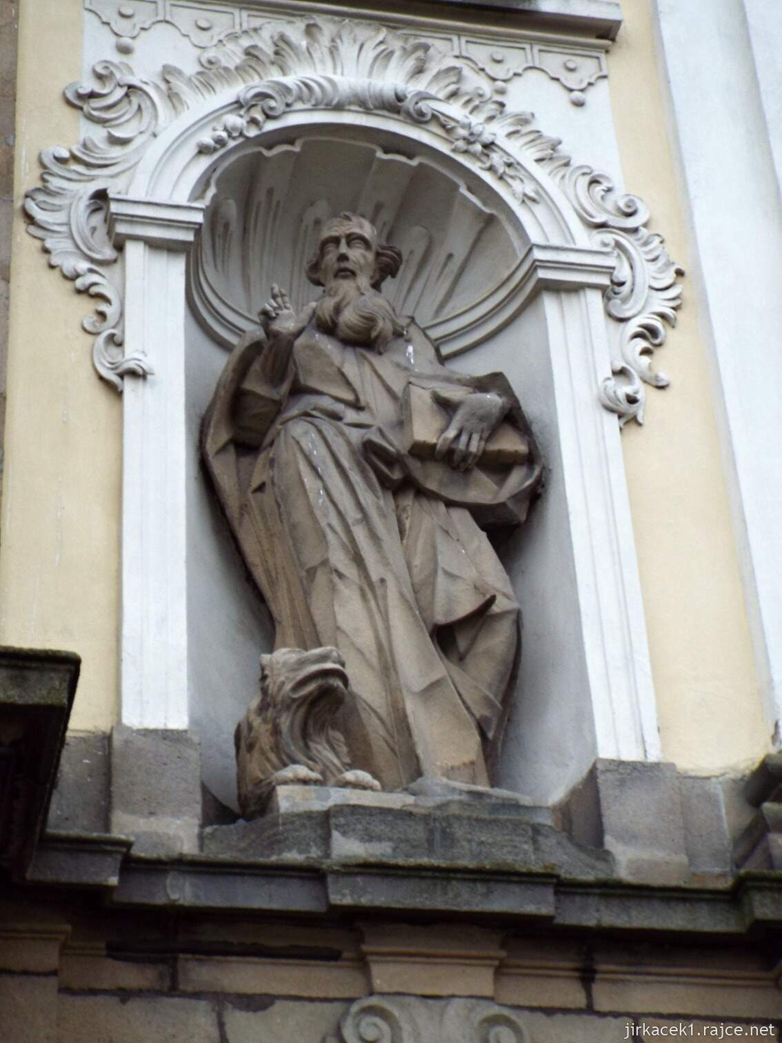 I - Fulnek - kostel Nejsvětější Trojice 26 - průčelí kostela - socha sv. Marka