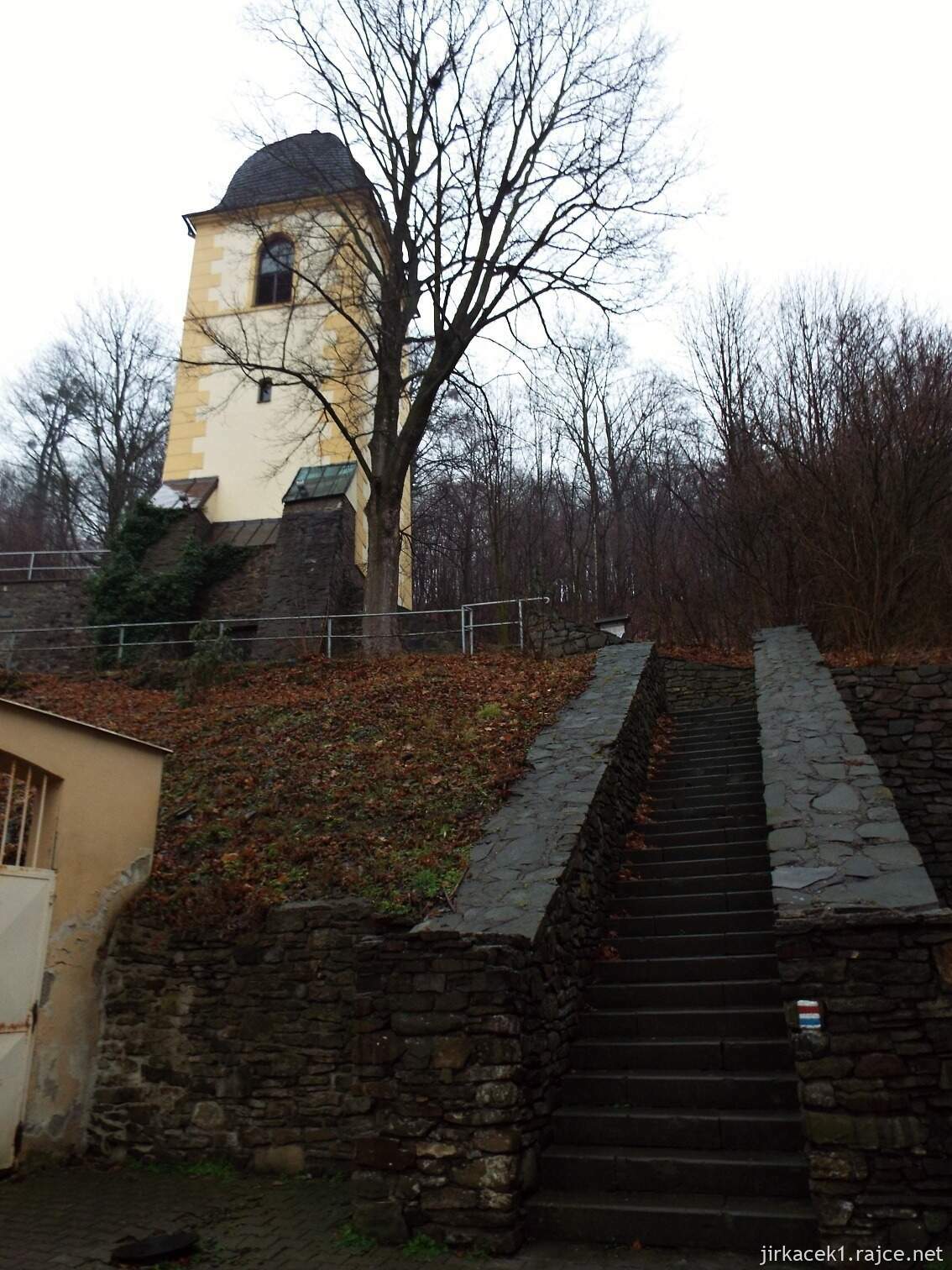 I - Fulnek - kostel Nejsvětější Trojice 32 - Černá věž a zvonice nad kostelem