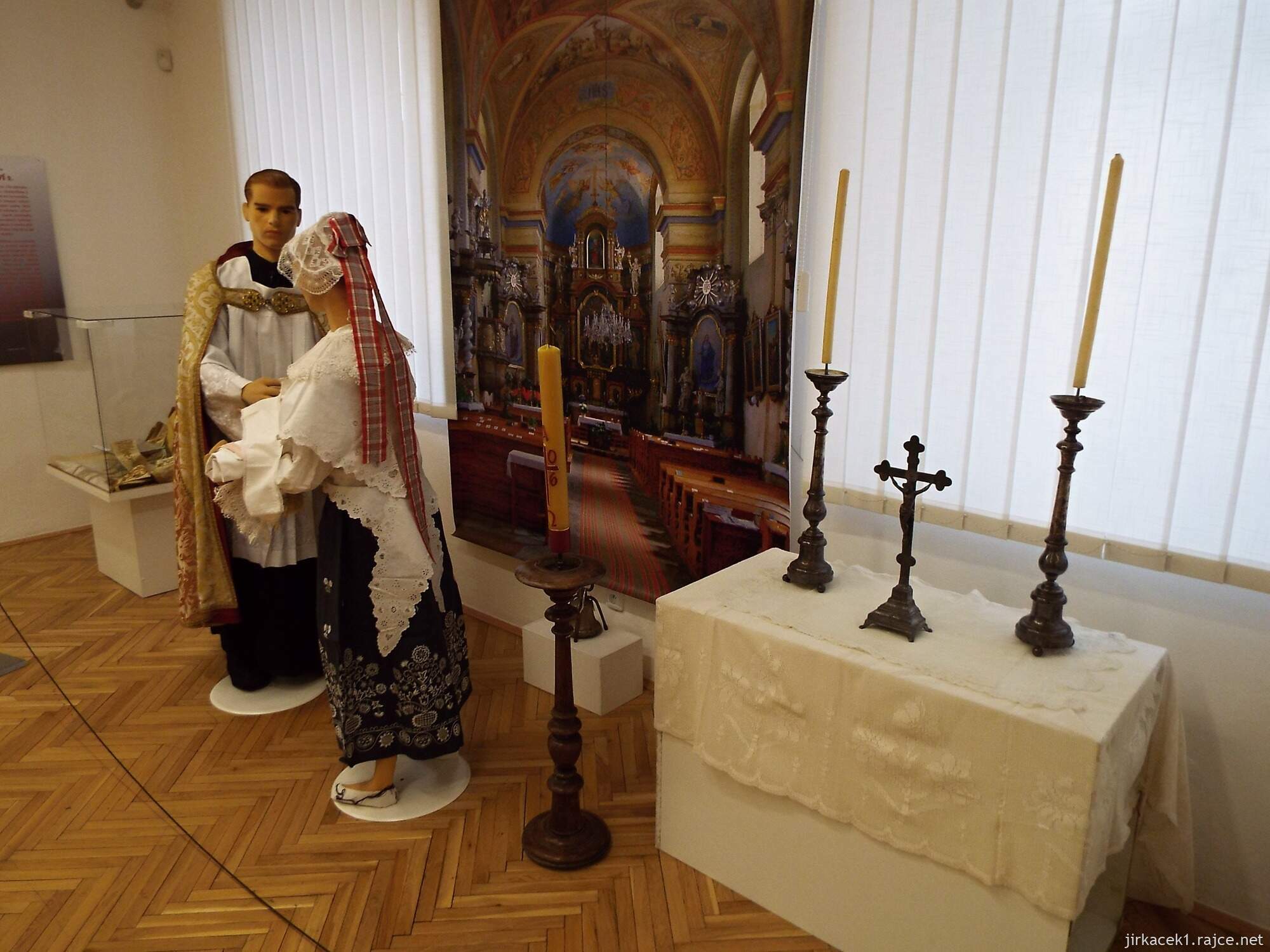 42 - Svitavy - městské muzeum 12 - výstava Od košilky k rubáši