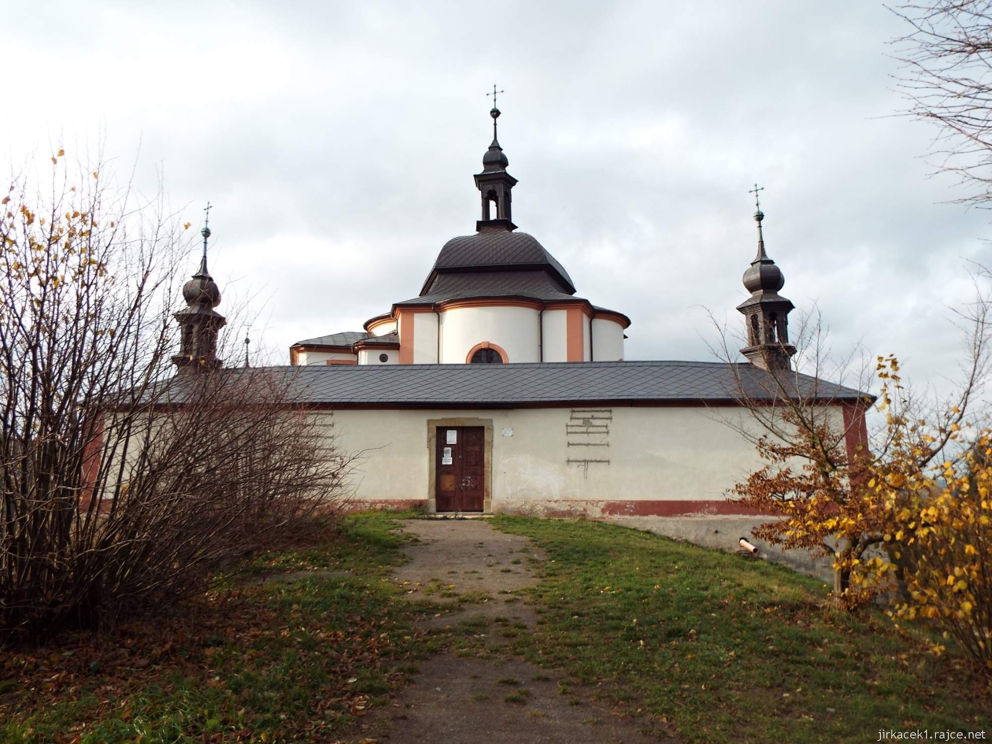 Letohrad - Kaple sv. Jana Nepomuckého 08 - pohled z příchozí cesty od města