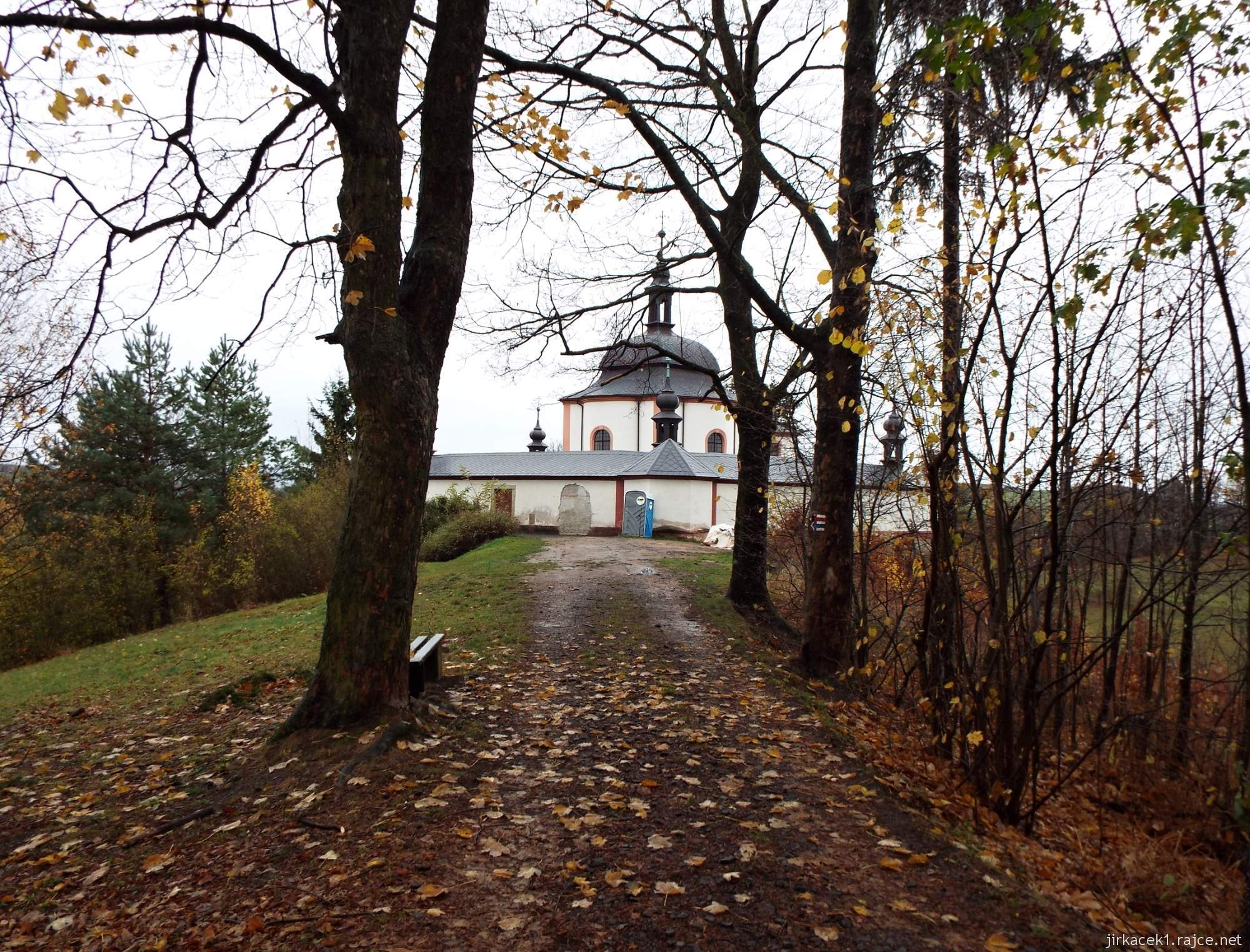 Letohrad - Kaple sv. Jana Nepomuckého 30 - pohled z lipové aleje