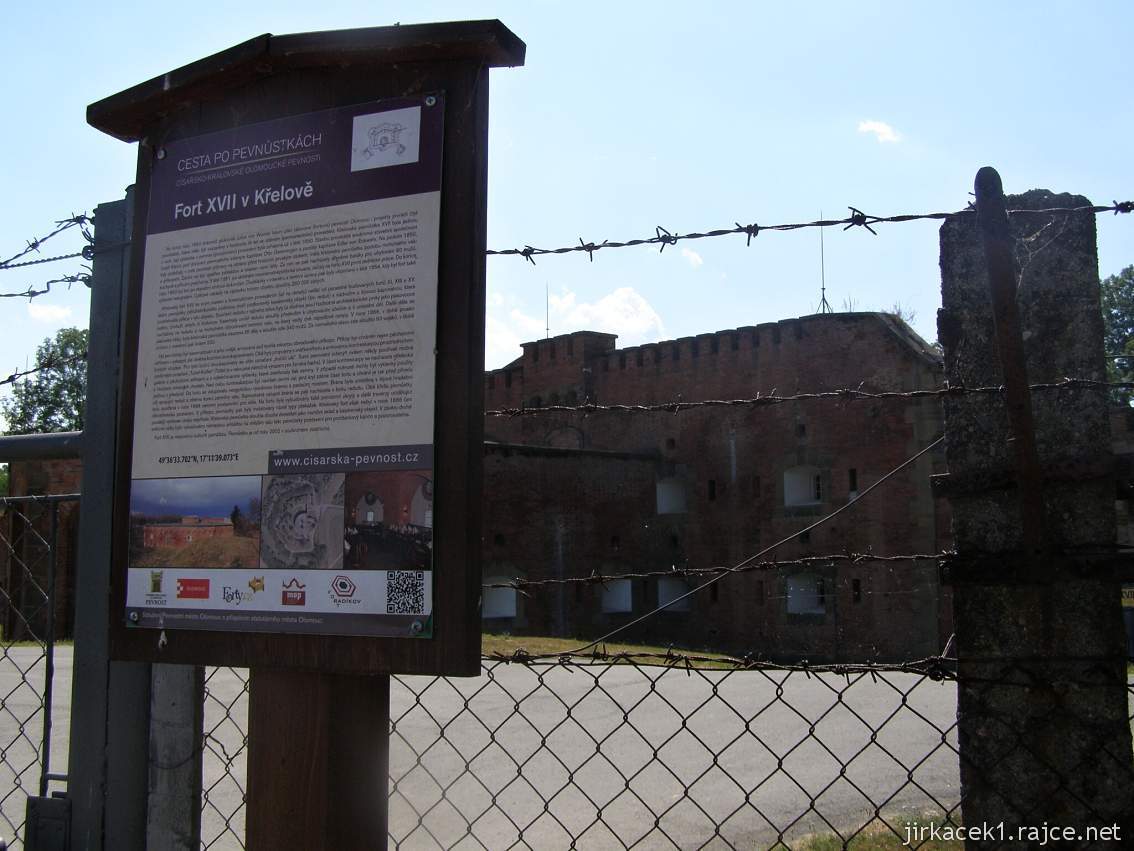 Křelov - barokní pevnost Fort XVII. - informační tabule na plotě u brány