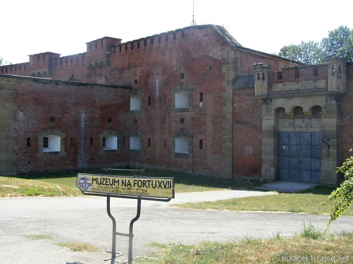Křelov - barokní pevnost Fort XVII. - vnější opevnění