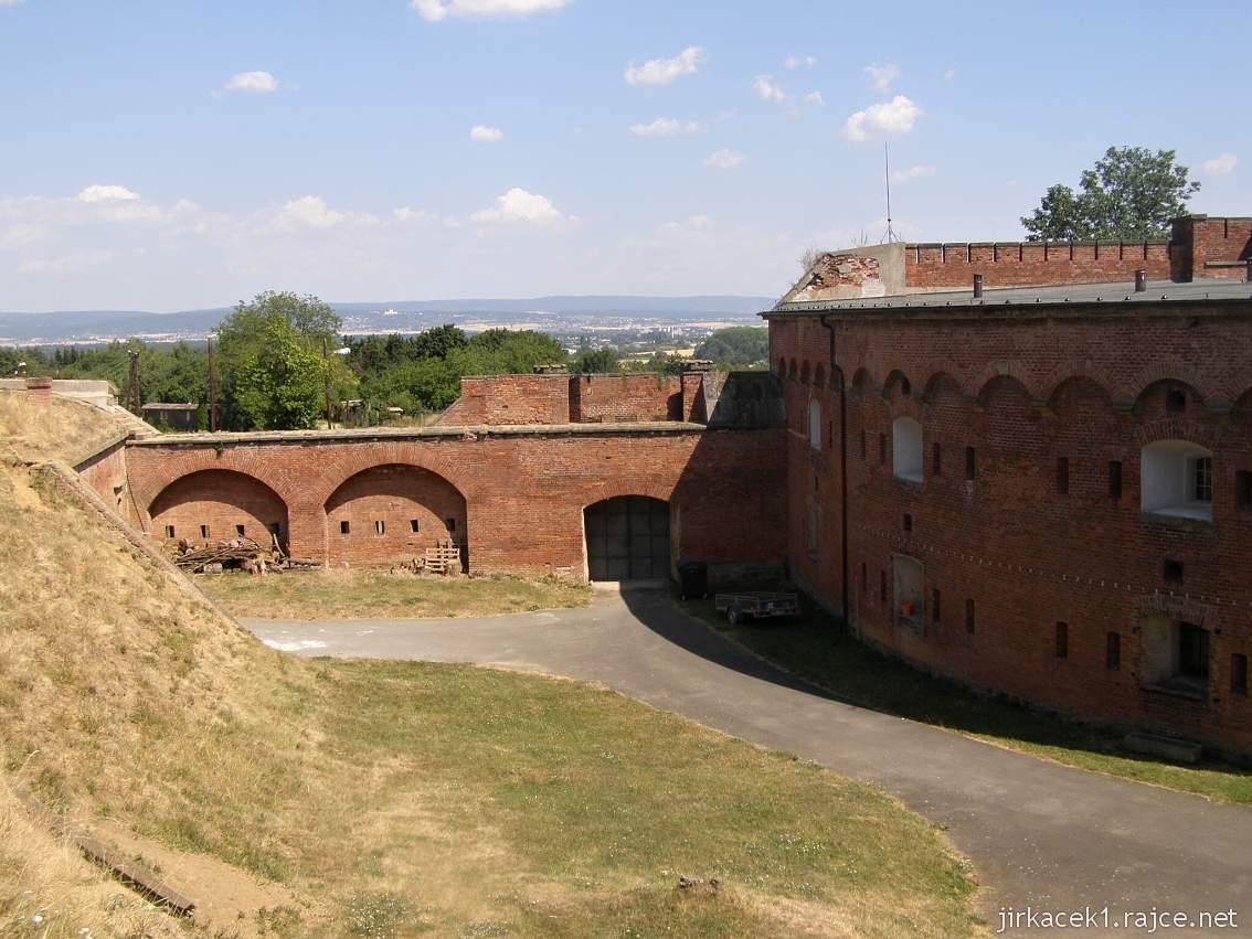 Křelov - barokní pevnost Fort XVII. - vchod do pevnosti od parkoviště