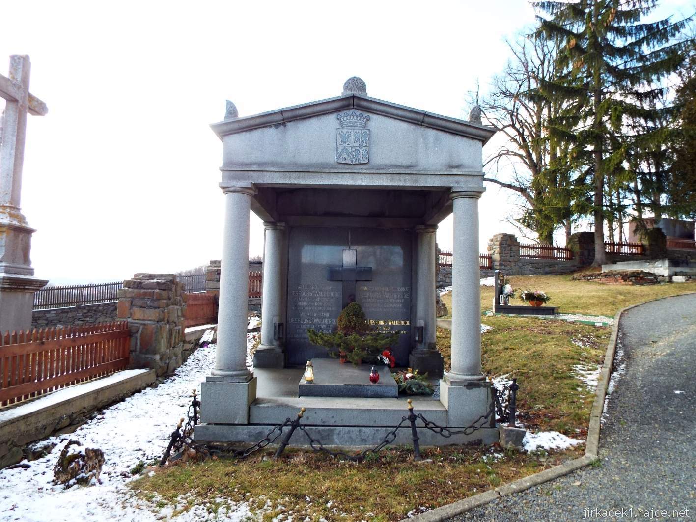 Potštát - kostel Nanebevzetí Panny Marie 13 - rodinná hrobka rodu Desfours-Walderode u kostela