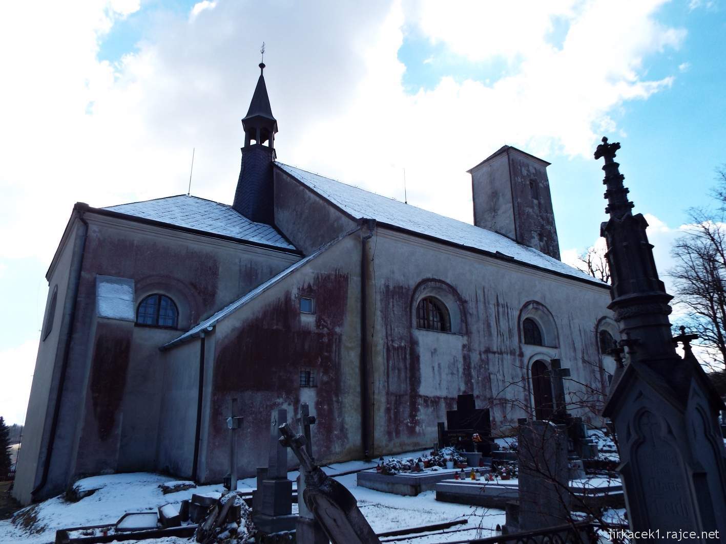 Potštát - kostel Nanebevzetí Panny Marie 14 - pohled na kostel ze hřbitova