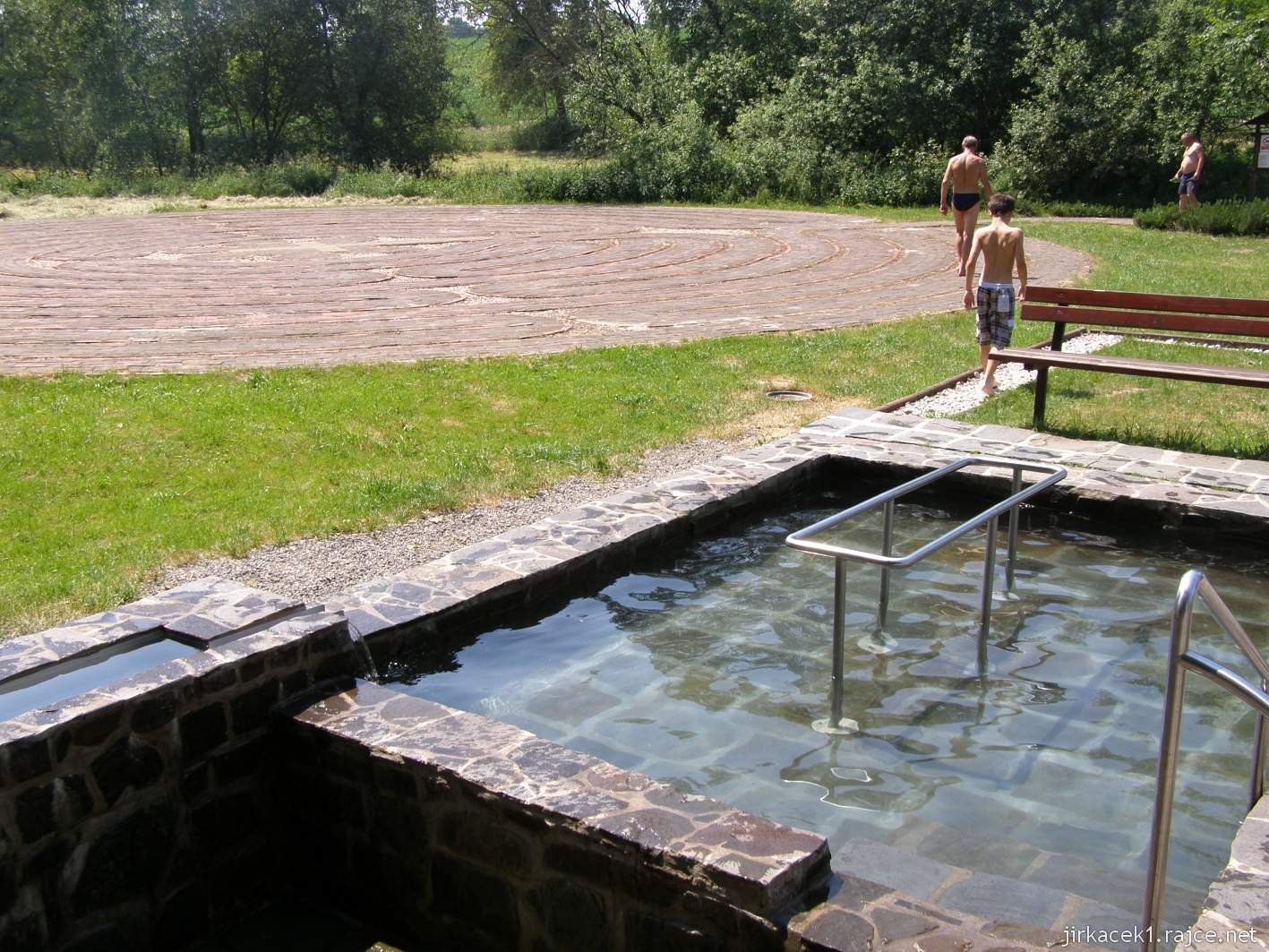 Bělá - Priessnitzovy přírodní lázně 09 - koupací bazén a Křesťanský labyrint