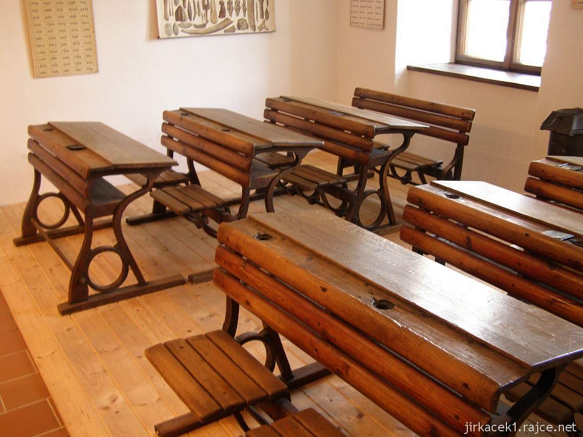 Štramberk - muzeum Zdeňka Buriana 02 - školní třída