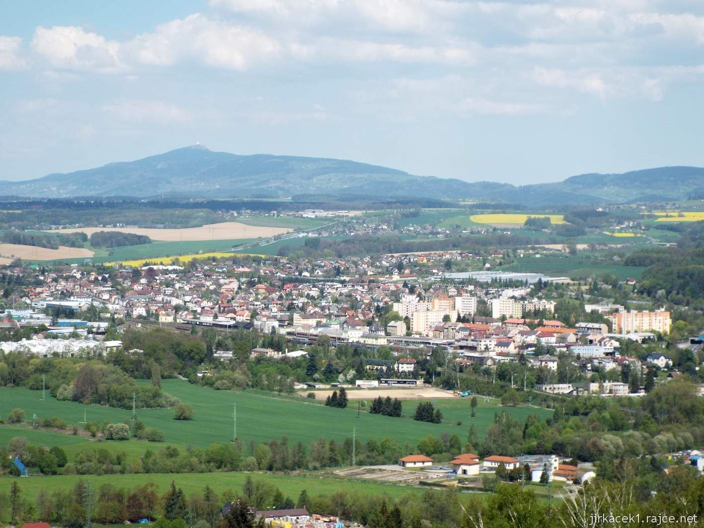 Hruboskalsko - rozhledna Hlavatice - výhled na město Turnov a Ještěd
