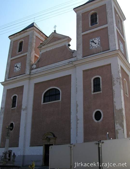 Pozořice - kostel Nanebevzetí Panny Marie - čelní pohled