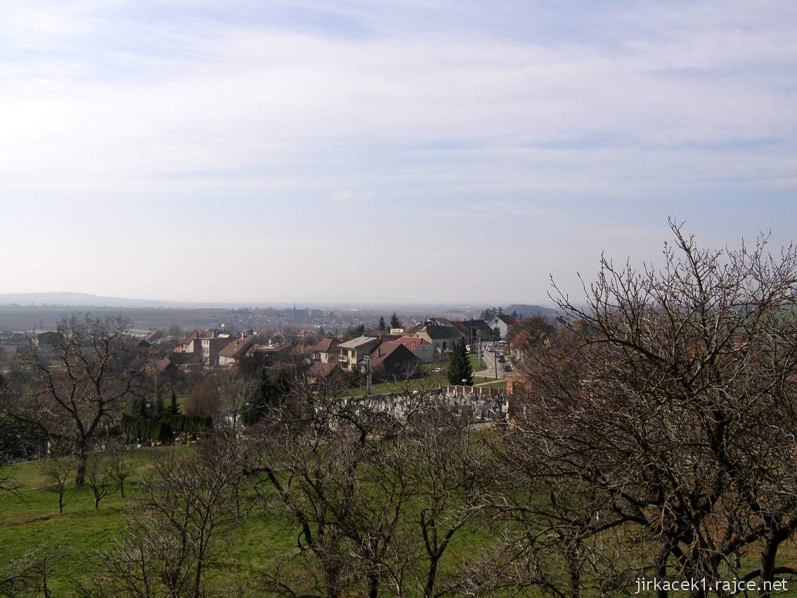 Pozořice - kostel Nanebevzetí Panny Marie - výhled na Pozořice od kostela