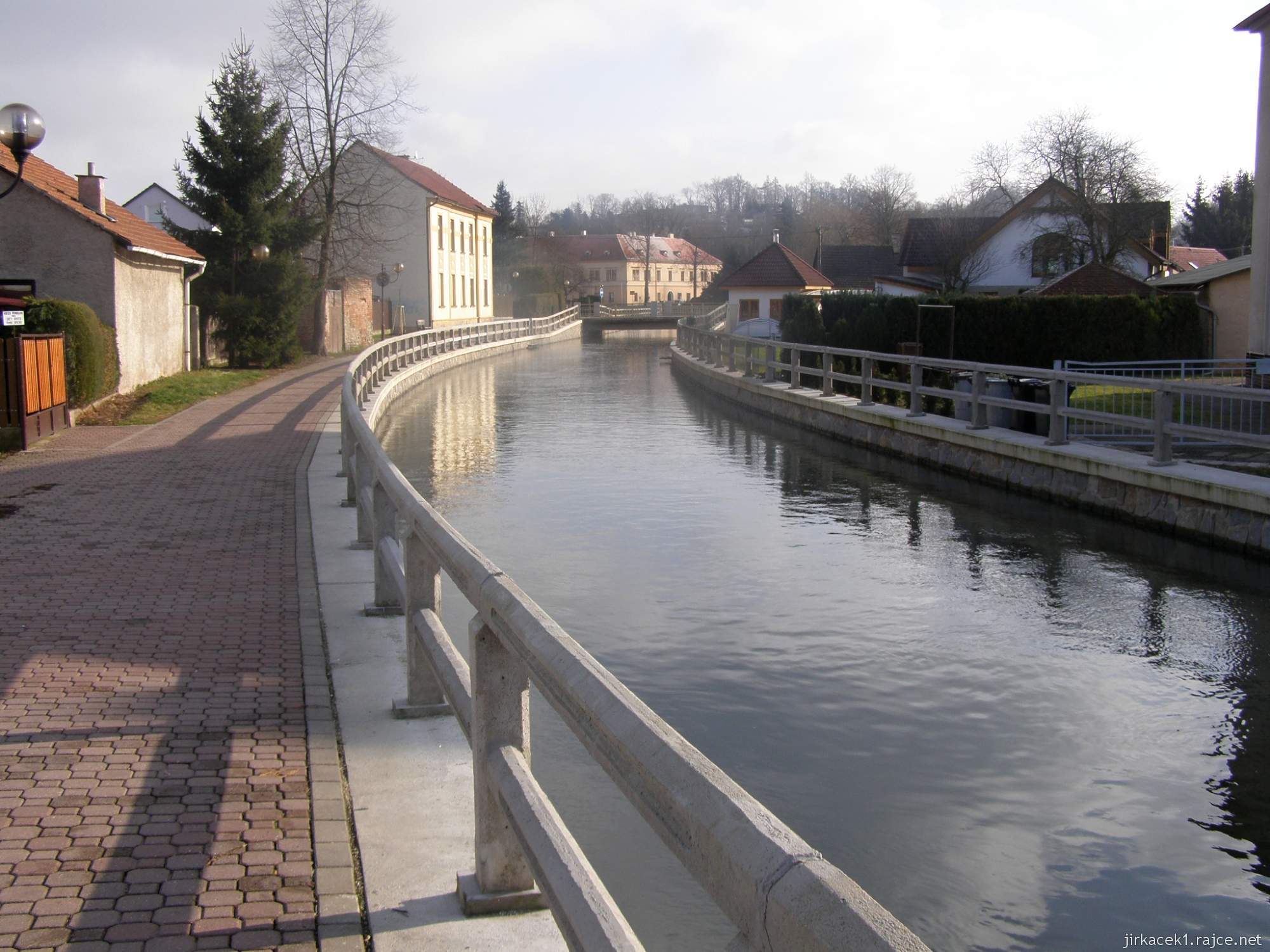 Choceň - Dolní mlýn a Tichá Orlice, vzadu zámek