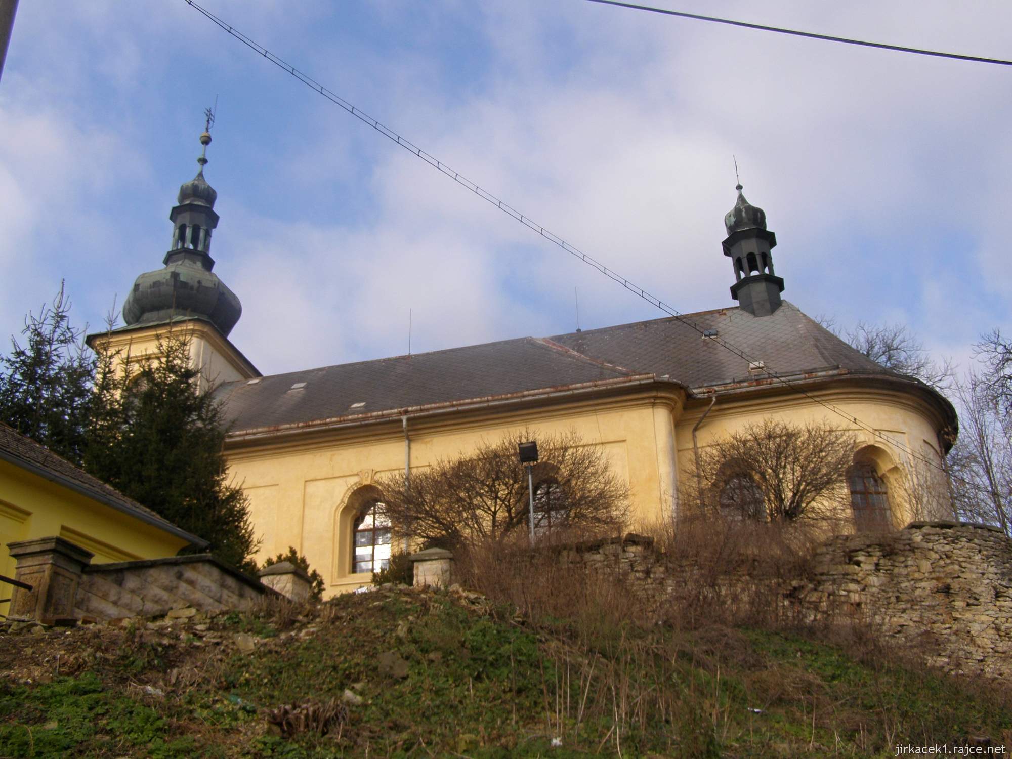 Brandýs - kostel Nanebevstoupení Páně - pohled od silnice