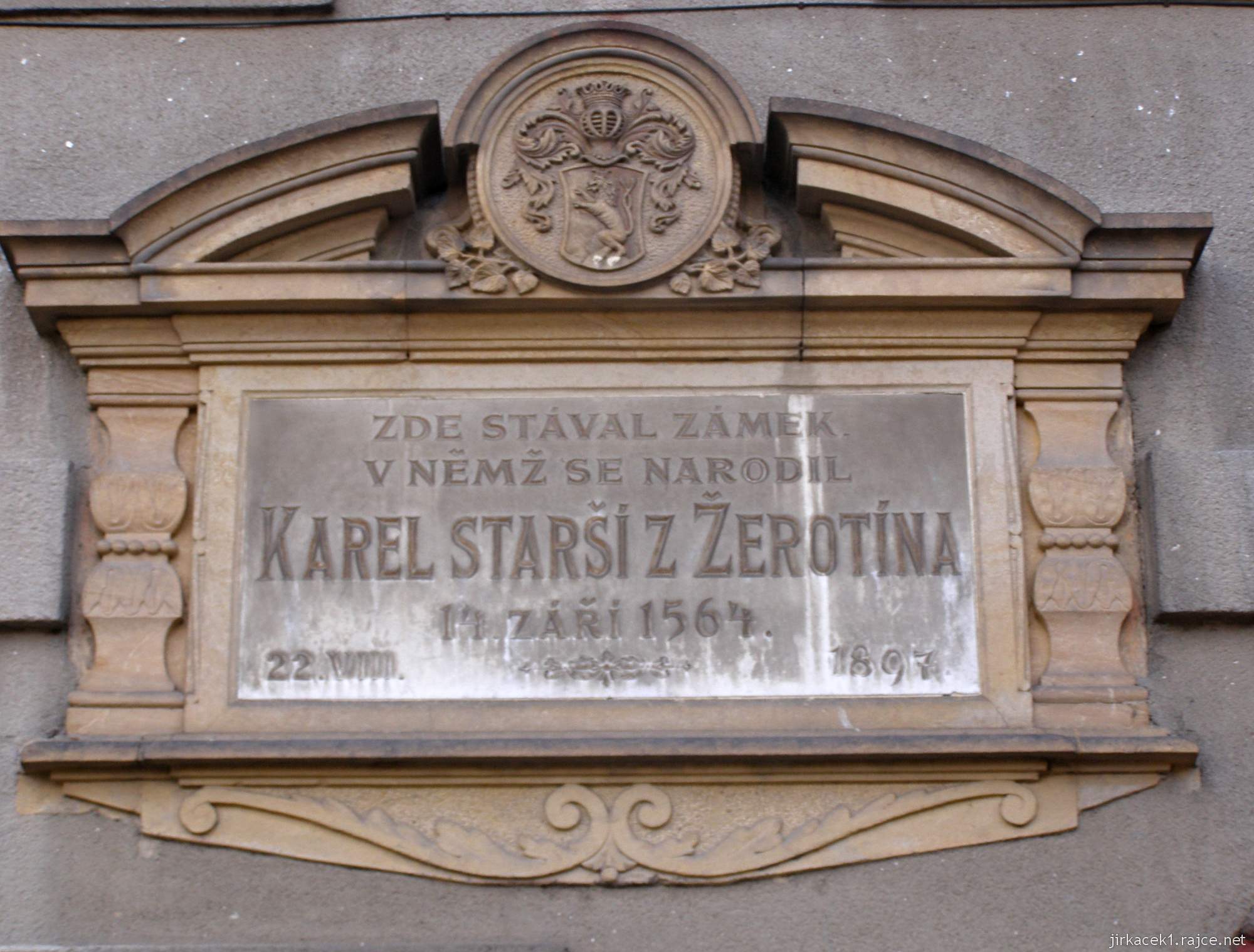 Brandýs - Náměstí Komenského - dům, kde stával zámek v němž se narodil Karel starší ze Žerotína