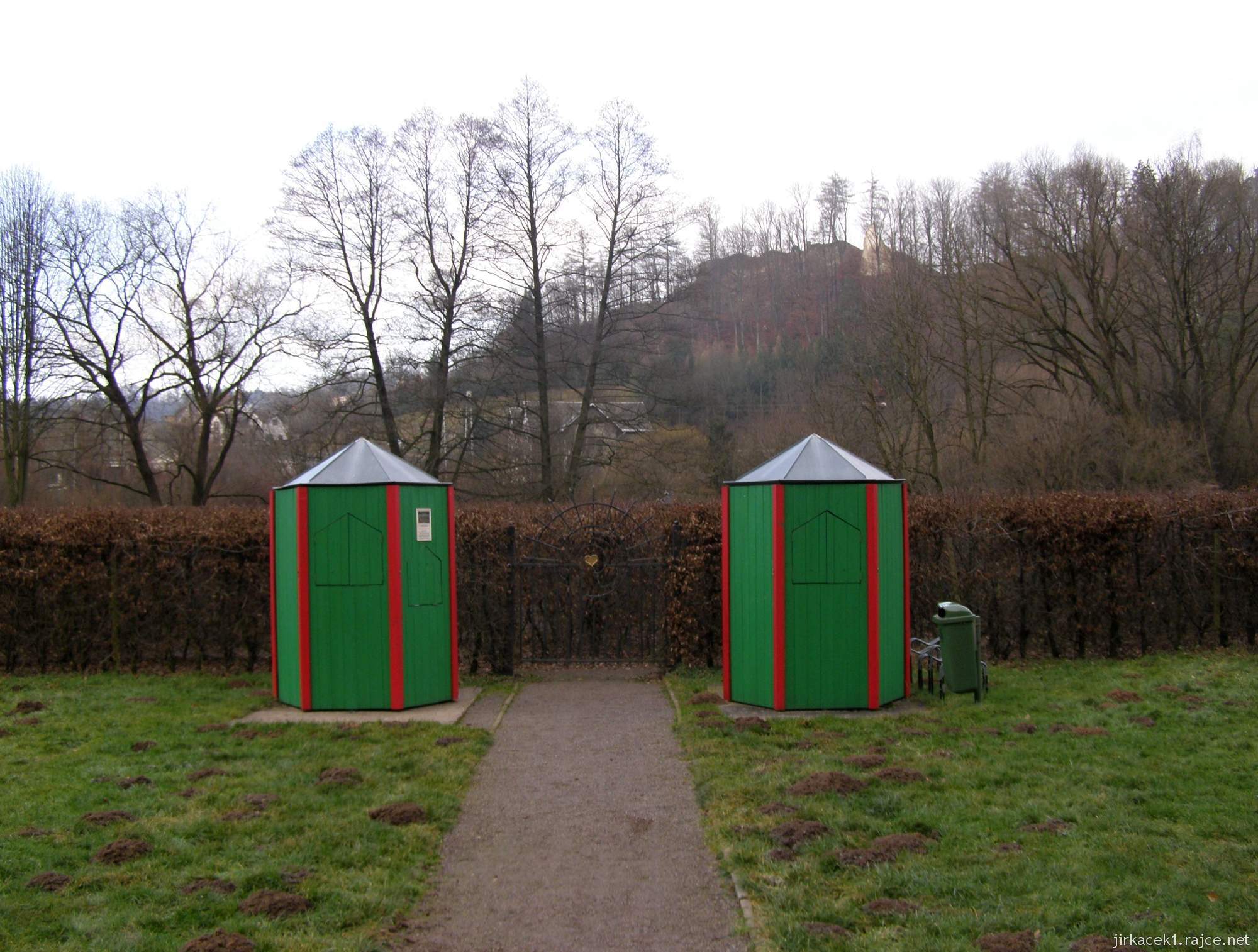 Brandýs - Bludiště a památník J.A. Komenského - vchod do bludiště